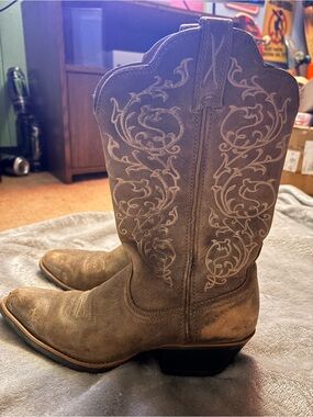 Ariat Women's Distressed Taupe Embroidered Western Boots